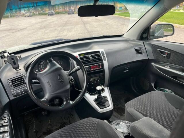 Чорний Хендай Туксон, об'ємом двигуна 2 л та пробігом 397 тис. км за 3900 $, фото 5 на Automoto.ua