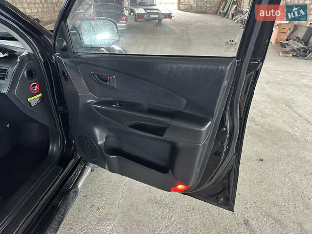 Чорний Хендай Туксон, об'ємом двигуна 2 л та пробігом 252 тис. км за 3000 $, фото 34 на Automoto.ua