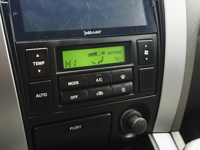 Черный Хендай Туксон, объемом двигателя 2 л и пробегом 263 тыс. км за 7950 $, фото 17 на Automoto.ua