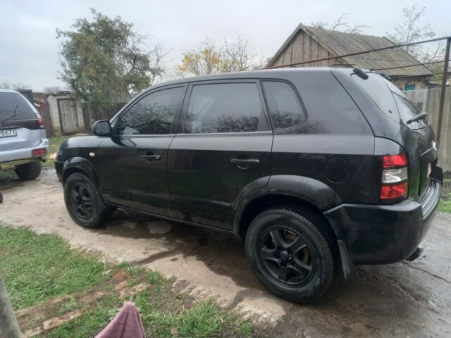 Черный Хендай Туксон, объемом двигателя 2 л и пробегом 395 тыс. км за 4500 $, фото 10 на Automoto.ua