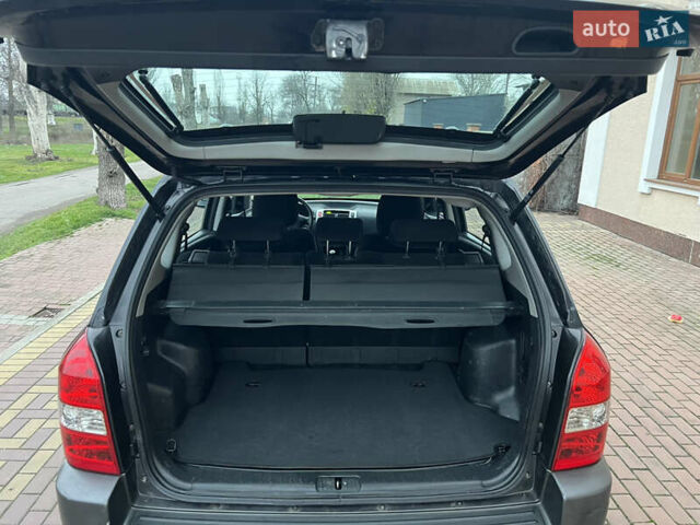 Черный Хендай Туксон, объемом двигателя 1.98 л и пробегом 227 тыс. км за 6900 $, фото 18 на Automoto.ua