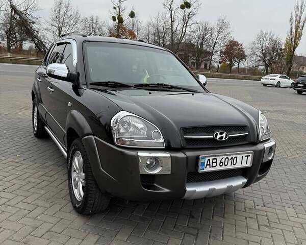 Чорний Хендай Туксон, об'ємом двигуна 2 л та пробігом 124 тис. км за 7950 $, фото 5 на Automoto.ua
