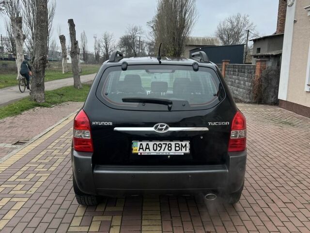 Черный Хендай Туксон, объемом двигателя 2 л и пробегом 220 тыс. км за 7200 $, фото 12 на Automoto.ua