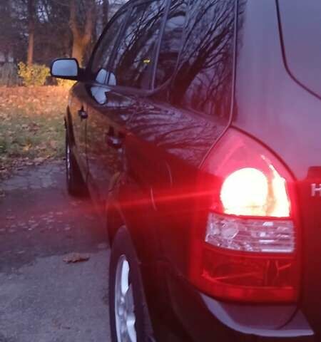 Черный Хендай Туксон, объемом двигателя 1.98 л и пробегом 320 тыс. км за 6300 $, фото 7 на Automoto.ua