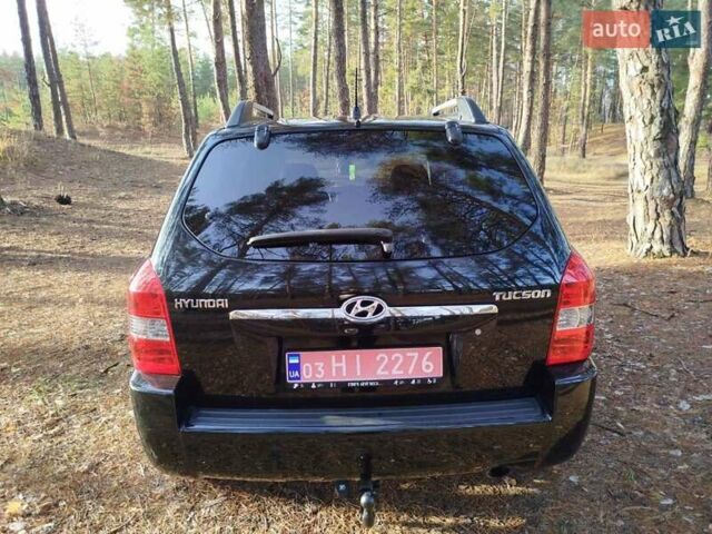 Черный Хендай Туксон, объемом двигателя 2 л и пробегом 195 тыс. км за 8300 $, фото 3 на Automoto.ua