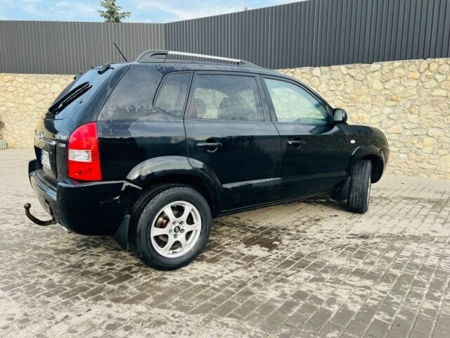 Черный Хендай Туксон, объемом двигателя 2 л и пробегом 310 тыс. км за 6600 $, фото 3 на Automoto.ua