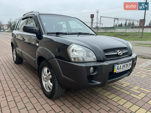 Черный Хендай Туксон, объемом двигателя 1.98 л и пробегом 227 тыс. км за 6900 $, фото 3 на Automoto.ua