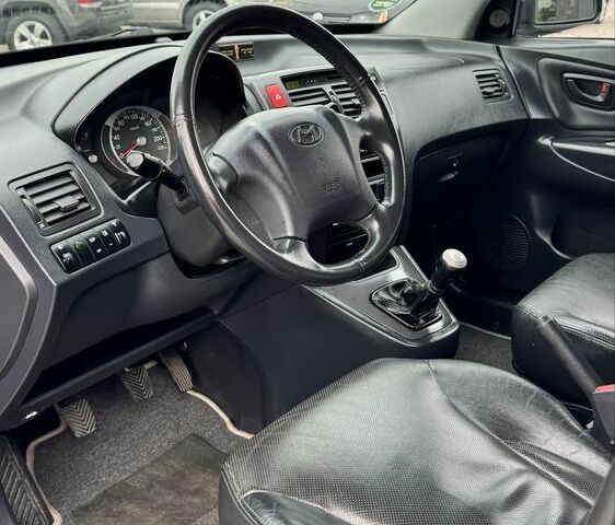 Черный Хендай Туксон, объемом двигателя 2 л и пробегом 163 тыс. км за 8400 $, фото 10 на Automoto.ua