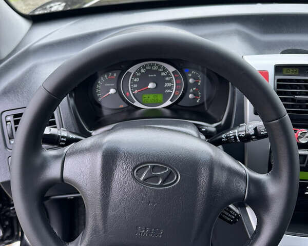 Черный Хендай Туксон, объемом двигателя 2 л и пробегом 201 тыс. км за 7750 $, фото 37 на Automoto.ua