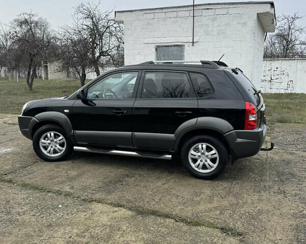 Черный Хендай Туксон, объемом двигателя 2 л и пробегом 201 тыс. км за 7750 $, фото 10 на Automoto.ua