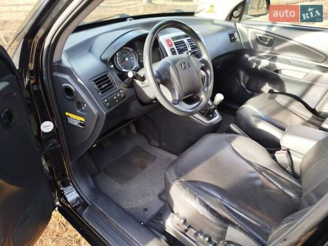 Черный Хендай Туксон, объемом двигателя 2 л и пробегом 195 тыс. км за 8300 $, фото 12 на Automoto.ua