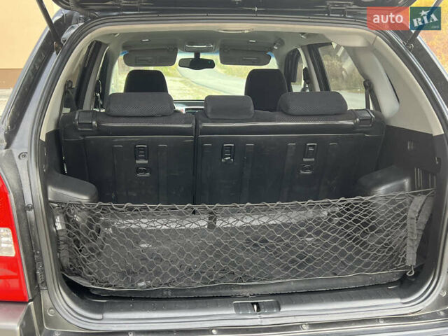 Хендай Туксон 2006 у Тернополі на Automoto.ua Чорний Хендай Туксон, об'ємом двигуна 2 л та пробігом 240 тис. км за 6699 $, фото 37 на Automoto.ua