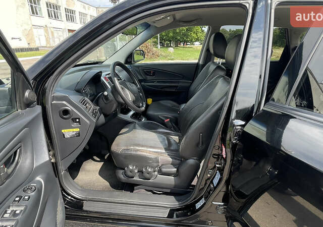 Черный Хендай Туксон, объемом двигателя 2 л и пробегом 236 тыс. км за 6950 $, фото 8 на Automoto.ua