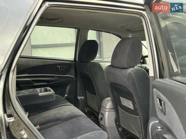 Хендай Туксон 2006 у Тернополі на Automoto.ua Чорний Хендай Туксон, об'ємом двигуна 2 л та пробігом 240 тис. км за 6699 $, фото 38 на Automoto.ua