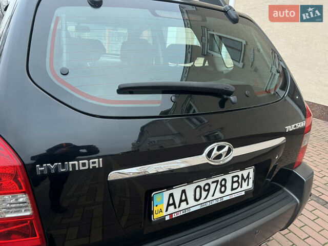 Черный Хендай Туксон, объемом двигателя 1.98 л и пробегом 227 тыс. км за 6900 $, фото 11 на Automoto.ua