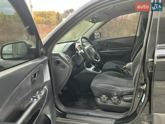 Хендай Туксон 2006 у Тернополі на Automoto.ua Чорний Хендай Туксон, об'ємом двигуна 2 л та пробігом 240 тис. км за 6699 $, фото 29 на Automoto.ua