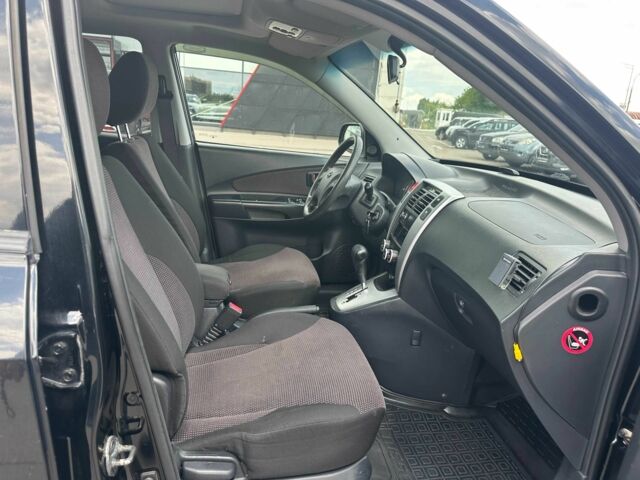 Чорний Хендай Туксон, об'ємом двигуна 2 л та пробігом 306 тис. км за 6900 $, фото 12 на Automoto.ua