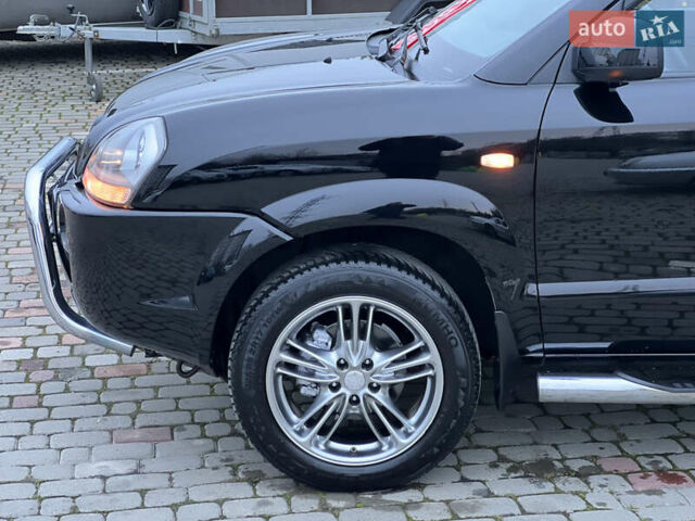 Чорний Хендай Туксон, об'ємом двигуна 1.98 л та пробігом 170 тис. км за 6999 $, фото 10 на Automoto.ua