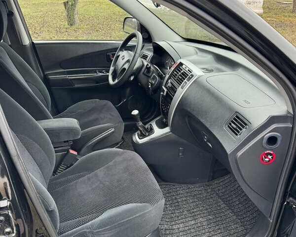 Черный Хендай Туксон, объемом двигателя 2 л и пробегом 201 тыс. км за 7750 $, фото 49 на Automoto.ua