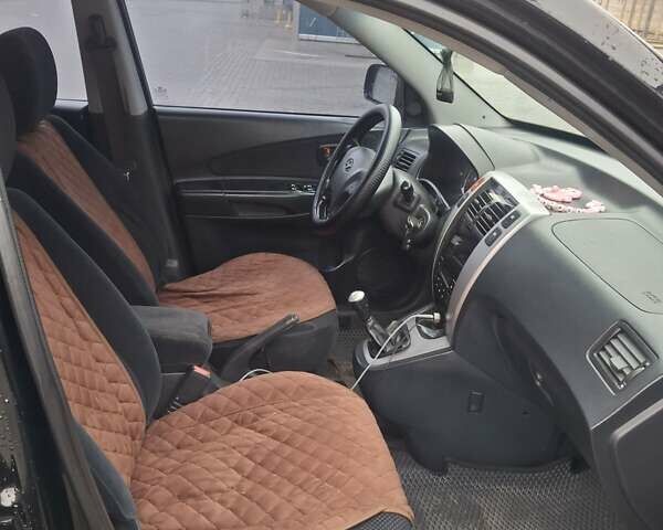 Чорний Хендай Туксон, об'ємом двигуна 2 л та пробігом 270 тис. км за 7500 $, фото 9 на Automoto.ua