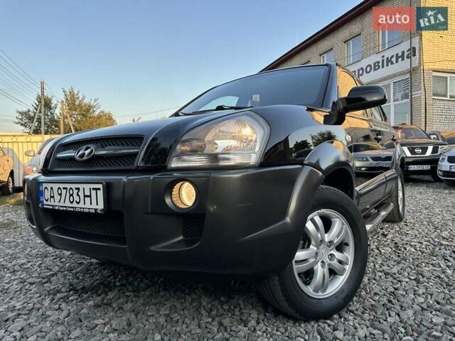 Черный Хендай Туксон, объемом двигателя 2 л и пробегом 225 тыс. км за 7350 $, фото 1 на Automoto.ua