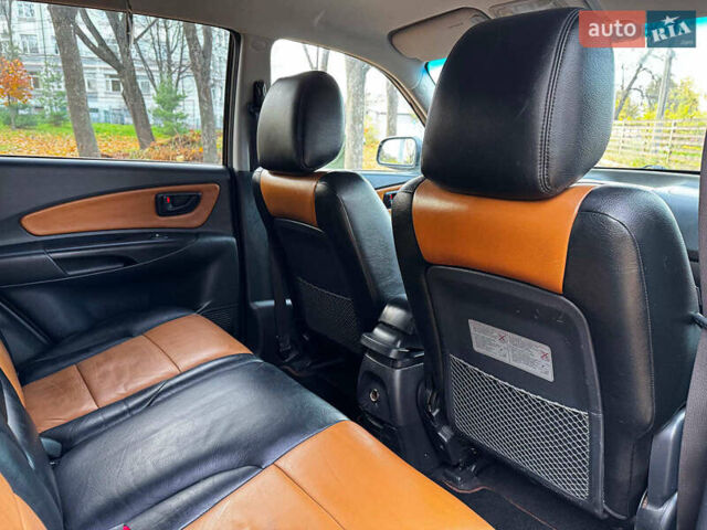 Черный Хендай Туксон, объемом двигателя 2 л и пробегом 210 тыс. км за 7990 $, фото 28 на Automoto.ua