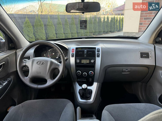 Черный Хендай Туксон, объемом двигателя 2 л и пробегом 249 тыс. км за 7450 $, фото 19 на Automoto.ua