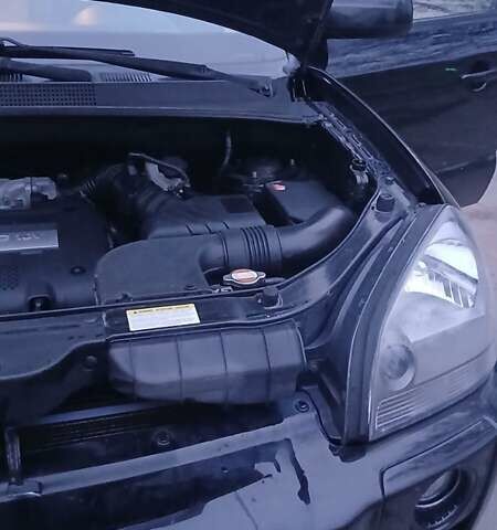 Черный Хендай Туксон, объемом двигателя 1.98 л и пробегом 320 тыс. км за 6300 $, фото 40 на Automoto.ua