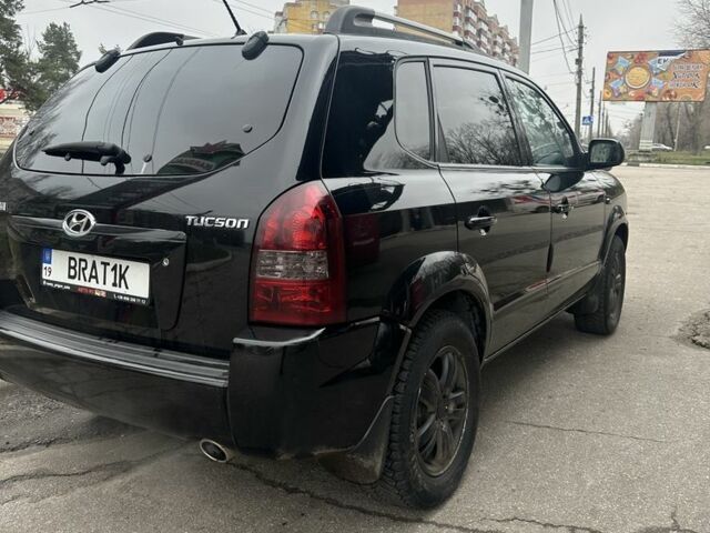 Черный Хендай Туксон, объемом двигателя 2 л и пробегом 174 тыс. км за 8000 $, фото 2 на Automoto.ua