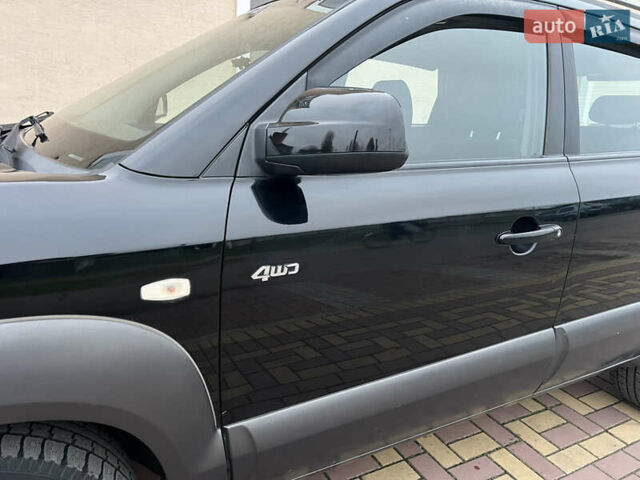 Черный Хендай Туксон, объемом двигателя 1.98 л и пробегом 227 тыс. км за 6900 $, фото 8 на Automoto.ua