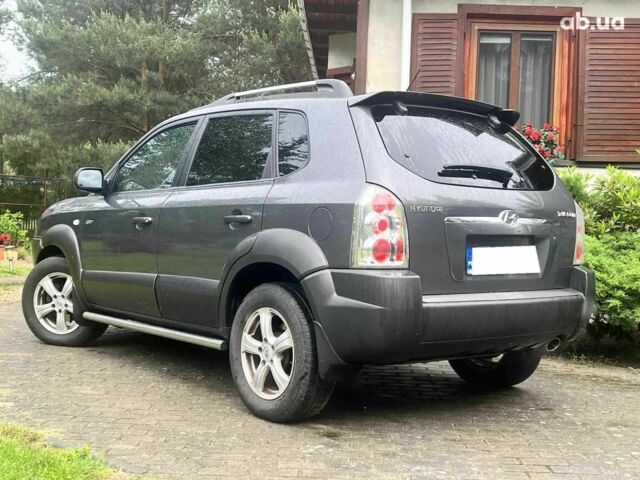 Черный Хендай Туксон, объемом двигателя 2.2 л и пробегом 230 тыс. км за 2300 $, фото 2 на Automoto.ua