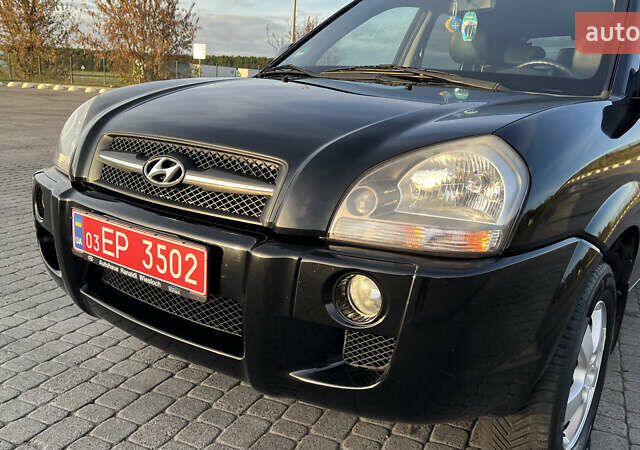 Черный Хендай Туксон, объемом двигателя 1.98 л и пробегом 243 тыс. км за 8500 $, фото 6 на Automoto.ua