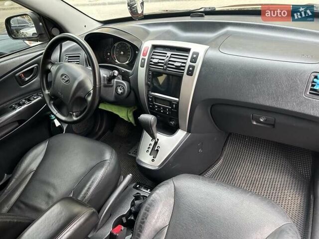 Черный Хендай Туксон, объемом двигателя 1.98 л и пробегом 147 тыс. км за 8000 $, фото 18 на Automoto.ua