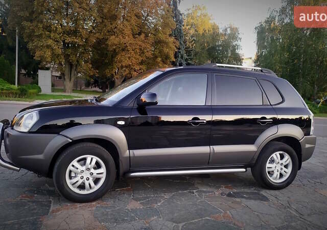 Черный Хендай Туксон, объемом двигателя 2 л и пробегом 230 тыс. км за 8600 $, фото 98 на Automoto.ua