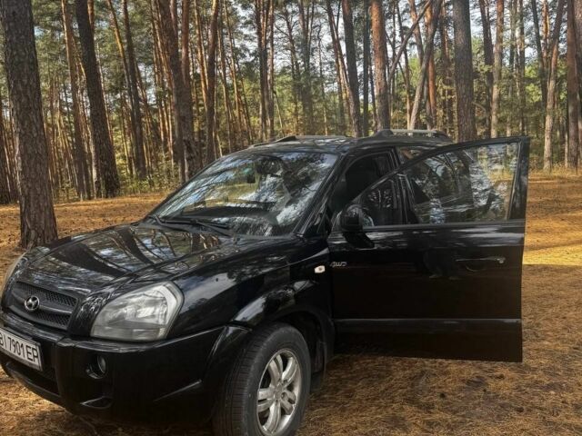 Черный Хендай Туксон, объемом двигателя 2 л и пробегом 240 тыс. км за 8800 $, фото 6 на Automoto.ua