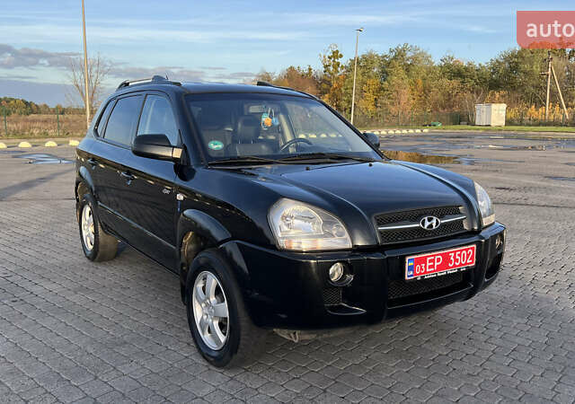 Черный Хендай Туксон, объемом двигателя 1.98 л и пробегом 243 тыс. км за 8500 $, фото 3 на Automoto.ua