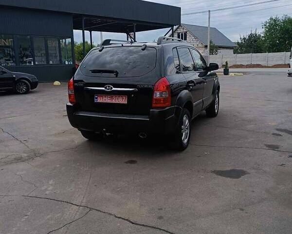 Черный Хендай Туксон, объемом двигателя 2 л и пробегом 255 тыс. км за 8400 $, фото 5 на Automoto.ua
