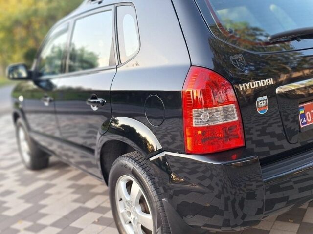 Чорний Хендай Туксон, об'ємом двигуна 2 л та пробігом 190 тис. км за 8300 $, фото 5 на Automoto.ua