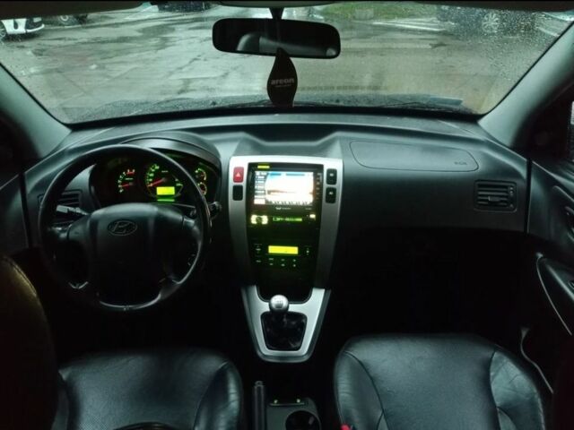 Черный Хендай Туксон, объемом двигателя 2 л и пробегом 240 тыс. км за 2700 $, фото 7 на Automoto.ua