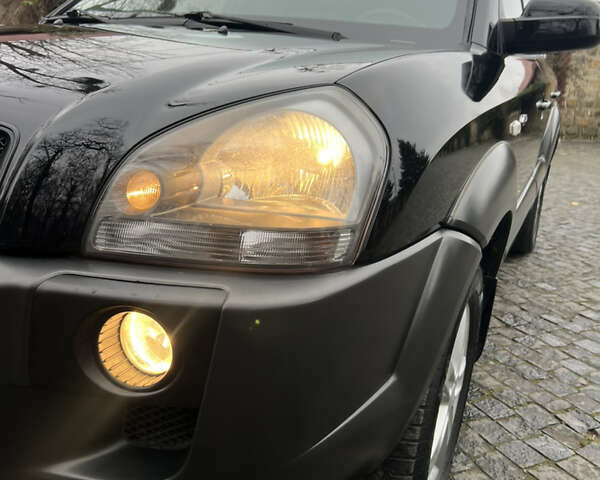 Чорний Хендай Туксон, об'ємом двигуна 1.98 л та пробігом 155 тис. км за 8750 $, фото 7 на Automoto.ua