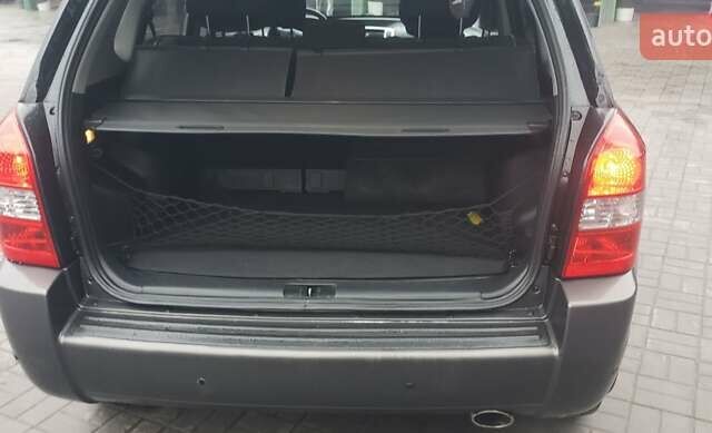Чорний Хендай Туксон, об'ємом двигуна 1.98 л та пробігом 172 тис. км за 9300 $, фото 6 на Automoto.ua