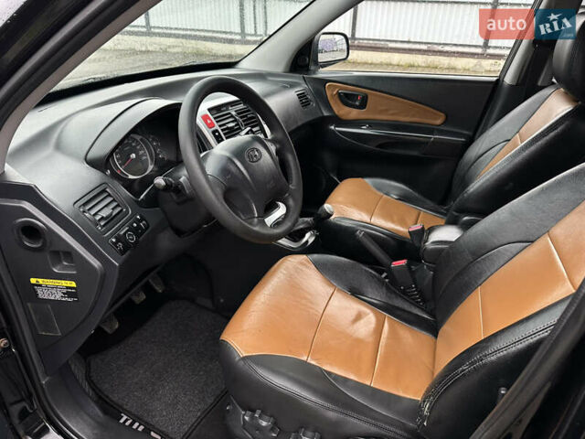 Чорний Хендай Туксон, об'ємом двигуна 2 л та пробігом 230 тис. км за 6850 $, фото 11 на Automoto.ua