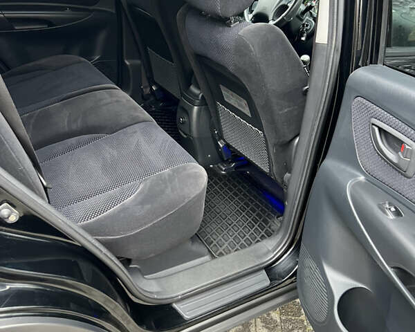 Чорний Хендай Туксон, об'ємом двигуна 1.98 л та пробігом 155 тис. км за 8750 $, фото 14 на Automoto.ua