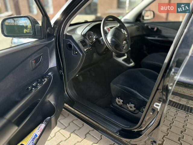 Хендай Туксон 2007 в Надворной на Automoto.ua Черный Хендай Туксон, объемом двигателя 1.98 л и пробегом 154 тыс. км за 8200 $, фото 25 на Automoto.ua