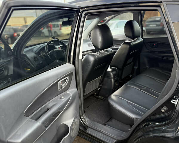 Черный Хендай Туксон, объемом двигателя 1.98 л и пробегом 230 тыс. км за 7750 $, фото 6 на Automoto.ua