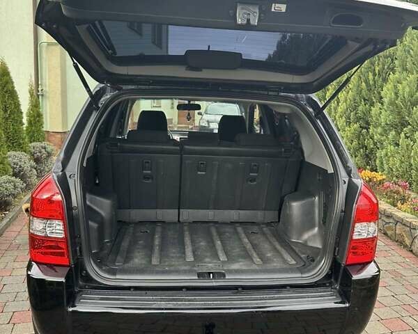 Черный Хендай Туксон, объемом двигателя 2 л и пробегом 218 тыс. км за 7600 $, фото 6 на Automoto.ua