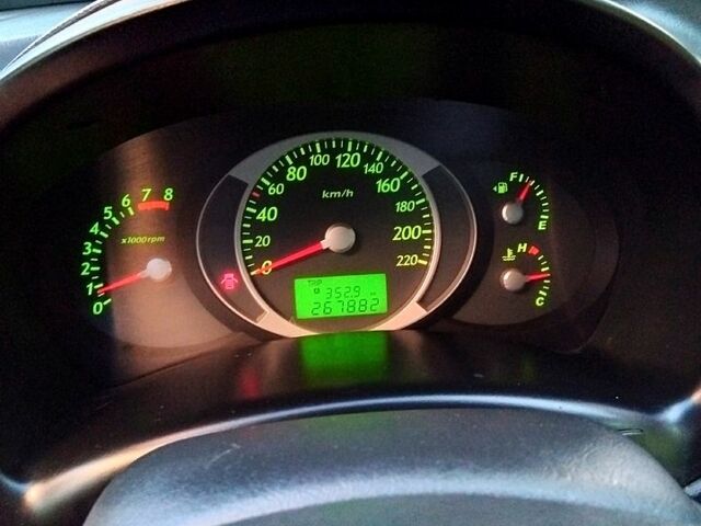 Черный Хендай Туксон, объемом двигателя 2 л и пробегом 270 тыс. км за 7400 $, фото 8 на Automoto.ua