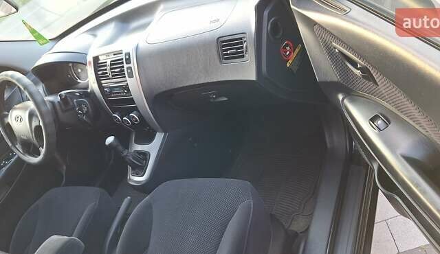 Черный Хендай Туксон, объемом двигателя 2 л и пробегом 190 тыс. км за 8150 $, фото 29 на Automoto.ua