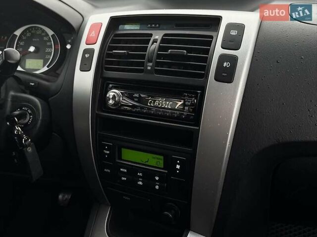 Черный Хендай Туксон, объемом двигателя 1.98 л и пробегом 260 тыс. км за 6900 $, фото 17 на Automoto.ua