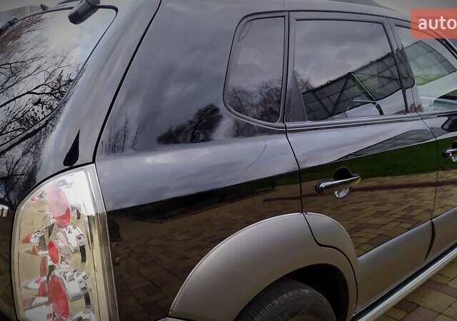 Чорний Хендай Туксон, об'ємом двигуна 2 л та пробігом 229 тис. км за 8600 $, фото 69 на Automoto.ua